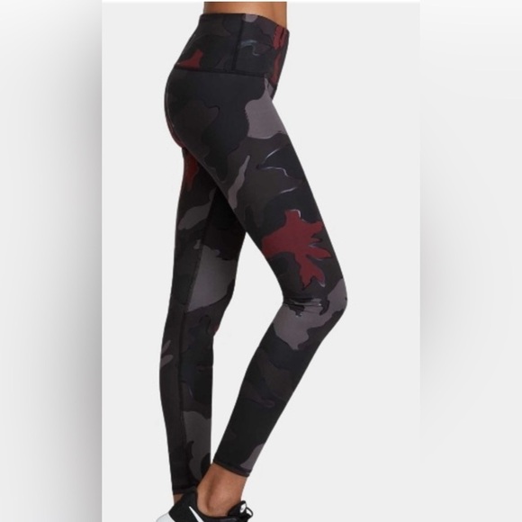NOLI Yoga Camo print Leggings Size Large - Picture 9 of 9
